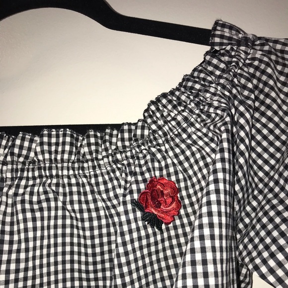 Cute plaid Off the Shoulder Crop Top - Picture 2 of 6